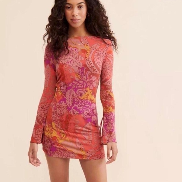 Urban Outfitters Paisley Red Pink Patterned Backless Mini Dress Sz Small - Picture 3 of 8